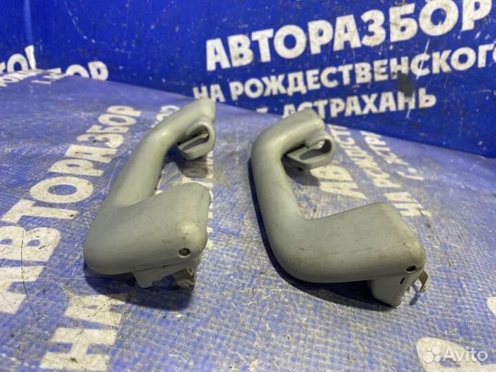 Ручка потолка Toyota Verso минивен 2ZR-FE 2009