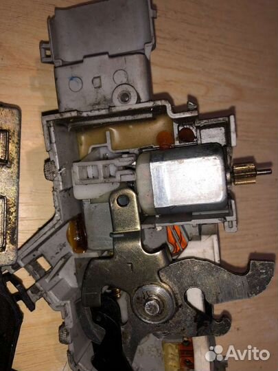 Моторчик замка двери Пежо 407