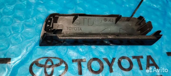 Заглушка крюка рав 4 -5 правая черный металлик NEW