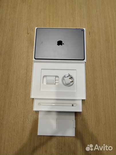 Apple iPad 10.2 2021 wi fi 64GB + Pencil