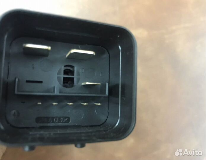 Реле вентилятора VW Polo