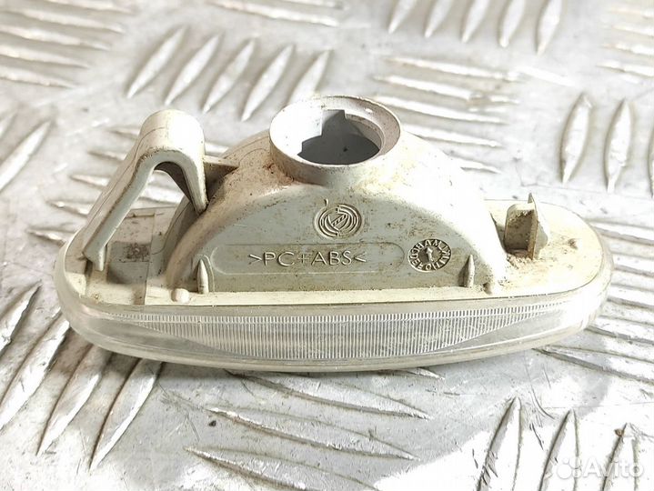 Повторитель в крыло правый Fiat Punto 2005-2018