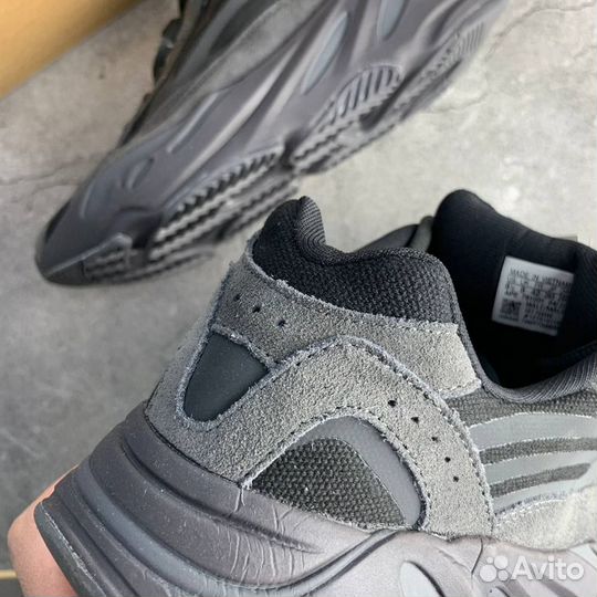 Adidas Yeezy Boost 700 V2 Vanta