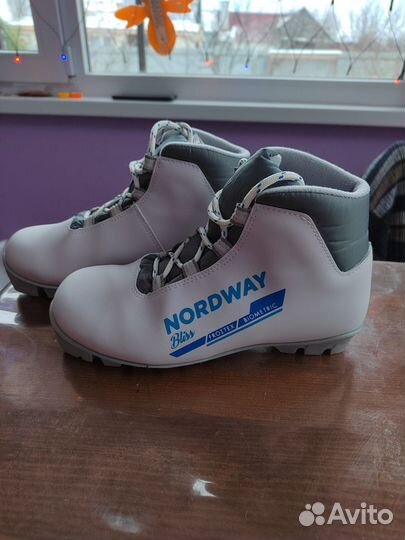 Продаю лыжные ботинки 36р