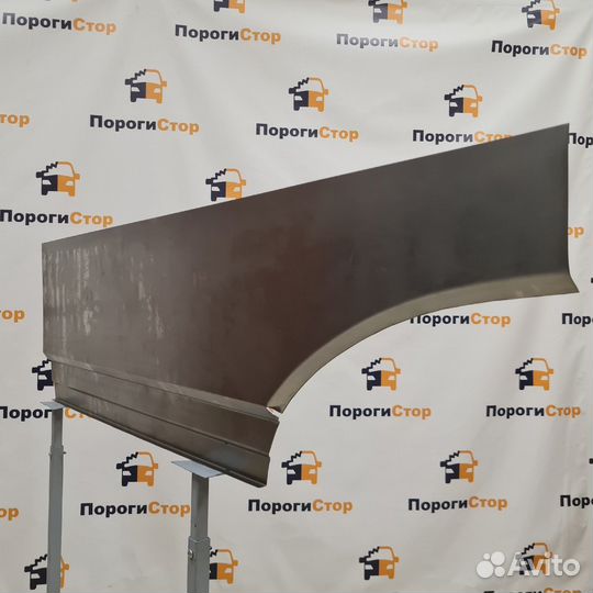 Карман перед задним левым колесом VW Crafter maxi