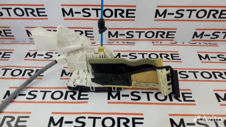 Замок двери передний левый Mercedes-Benz E-Class