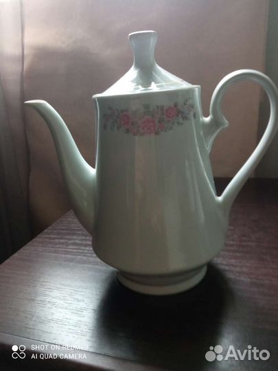 Посуда (12 тарелок + 7 предметов)