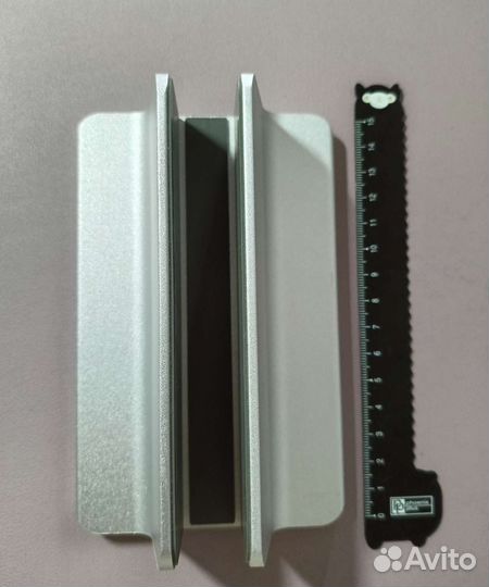 Подставка для вертикального хранения ноутбука