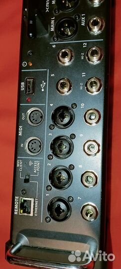 Цифровой микшерный пульт Behringer XR12