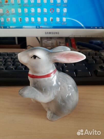 Статуэтка. Фарфор. Зайчик