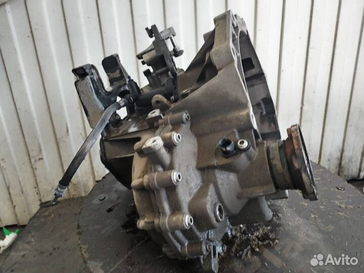 МКПП (механическая коробка переключения передач) V