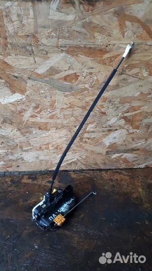 Замок двери передней левой Opel Insignia 2008-2017