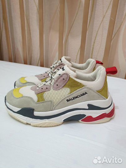 Кроссовки новые