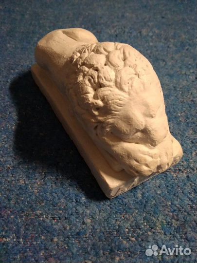 Статуэтка лев