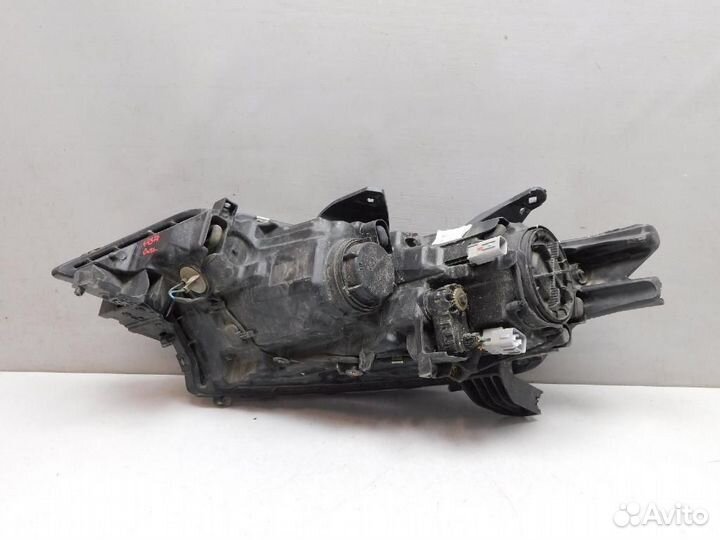 Фара правая Mitsubishi Outlander