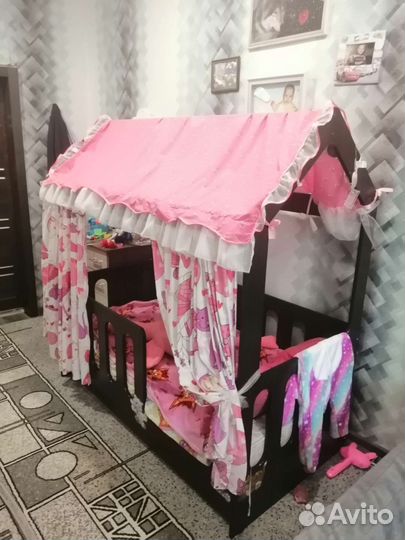 Детская кровать Домик с матрасом