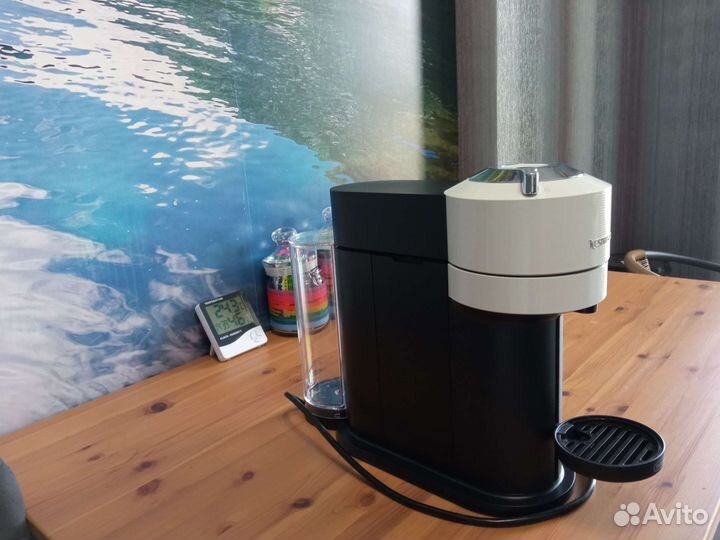 Кофемашина капсульного типа DeLonghi Nespresso