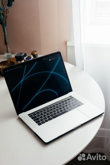 Apple MacBook Pro15 A1707 2.8Ghz i7 16gb 256