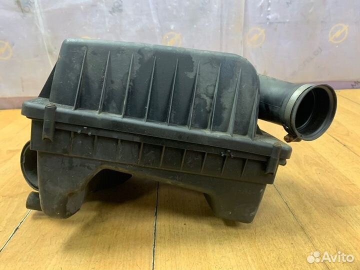 Корпус воздушного фильтра Opel Astra H Z16XEP