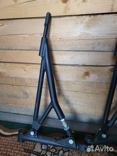 Подрамник и треугольные рычаги