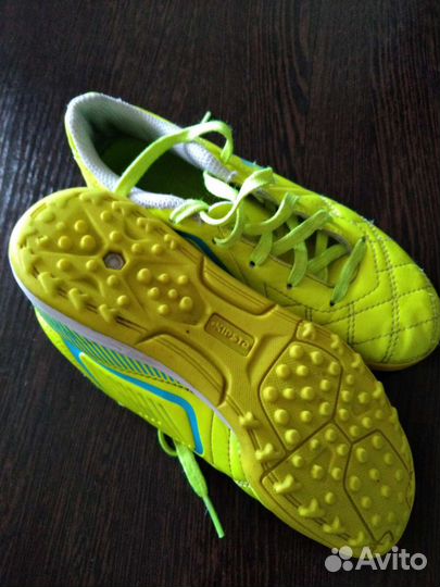 Футбольные бутсы