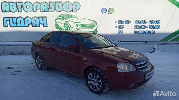 Накладка стекла заднего правого Chevrolet Lacetti 96548229. Царапины