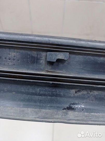 Молдинг двери передней левой Mitsubishi Diamante