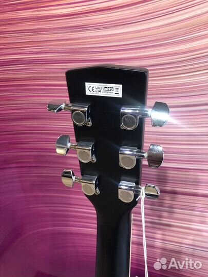 Электроакустическая гитара с чехлом Parkwood W81E