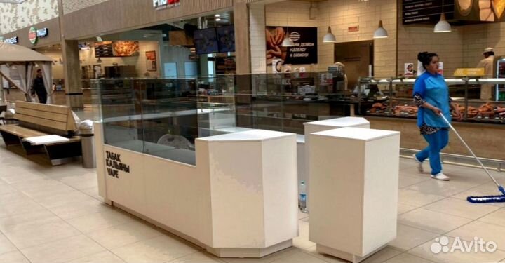 Витрина для торгового центра