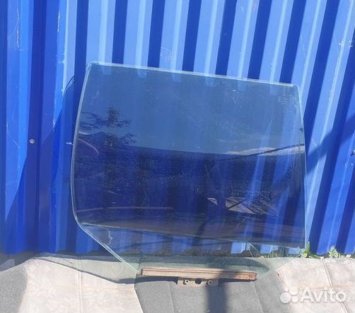 Стекло двери задней правой Chevrolet Niva