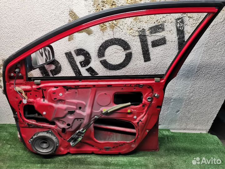 Дверь передняя правая toyota corolla e 120