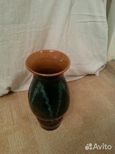 Старинная глиняная ваза