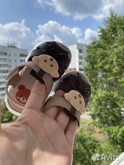 Сандали детские новые