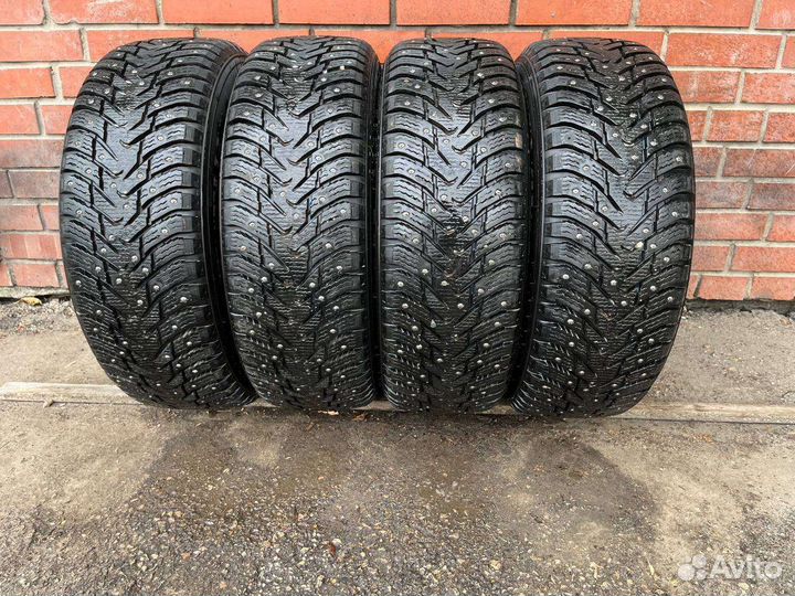 Nokian Tyres Hakkapeliitta 8 SUV 215/65 R16