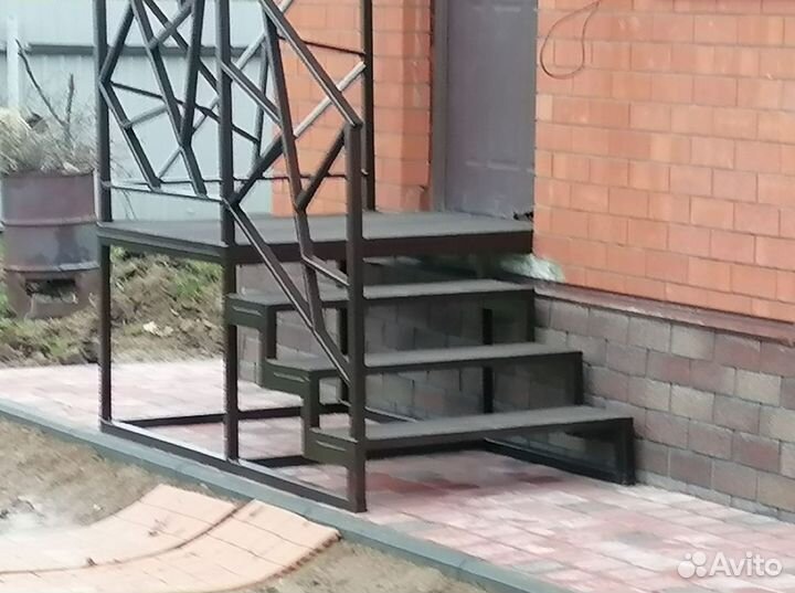 Лестница на металлокаркасе
