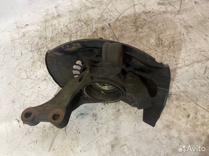 Кулак поворотный передний правый Toyota Camry