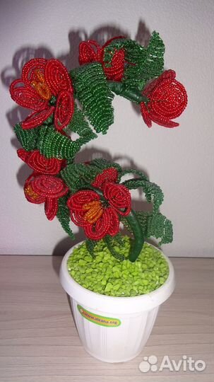 Цветок из бисера