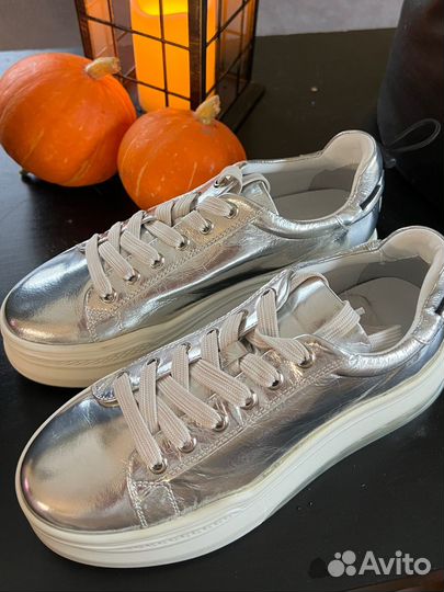 Ботинки кроссовки женские