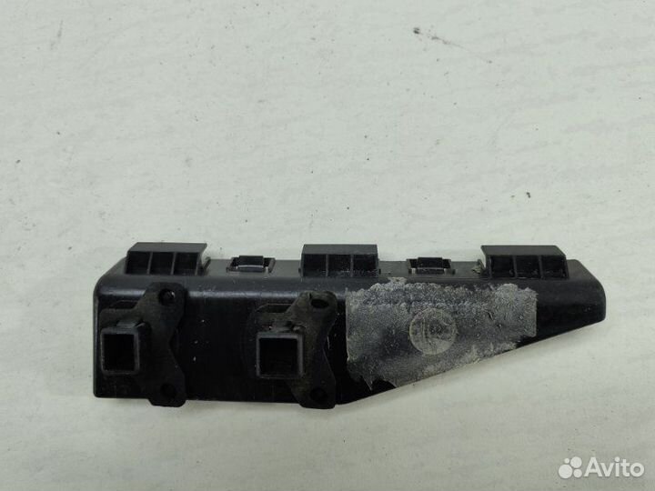 Крепление бампера заднее левое Toyota Corolla