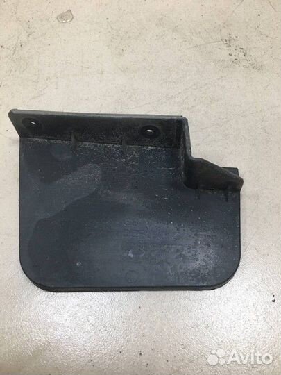 Брызговик задний правый перед колесом