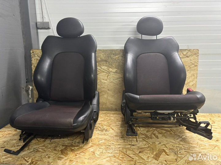 Сиденья передние Mercedes-Benz