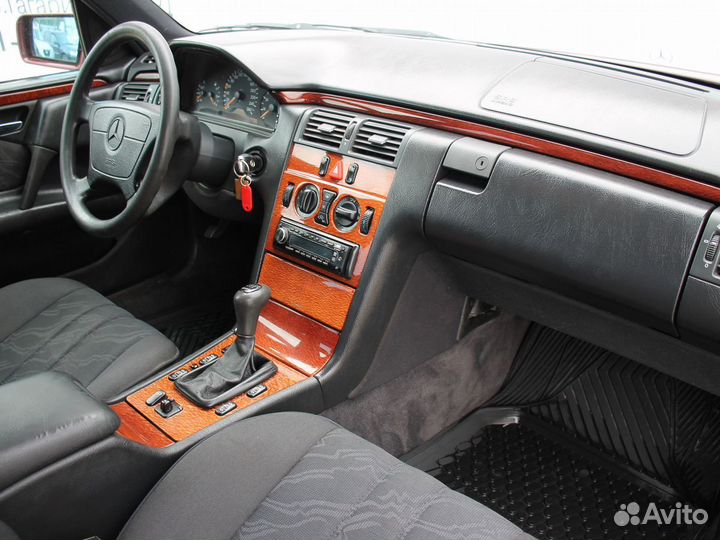 Mercedes-Benz E-класс 2.4 МТ, 1997, 332 982 км