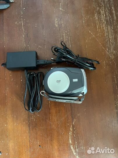 Видеокамера canon DVD DC210