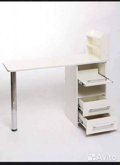 Маникюрный стол