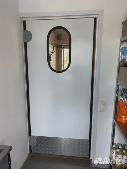 Дверь маятниковые