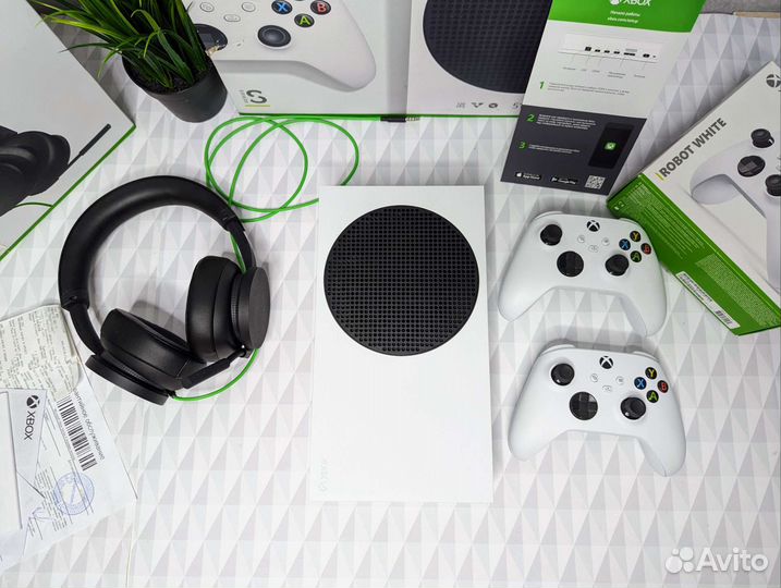 Xbox series s + Аксессуары + Game Pass