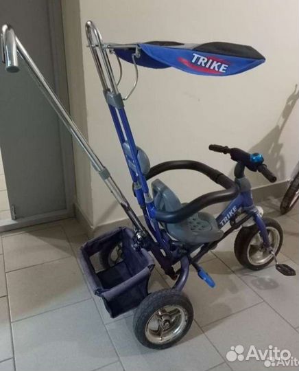 Детский велосипед с ручкой