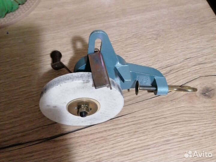 Аппарат для заточки ножей, ножниц