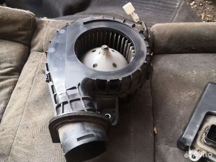 Вентилятор высоковольтной батареи Honda Civic 8