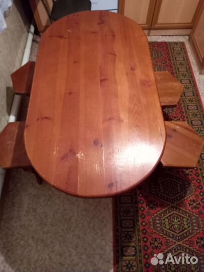 Кухонный деревянный стол и стулья